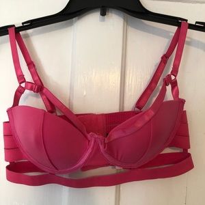 Pink strapy bra size med